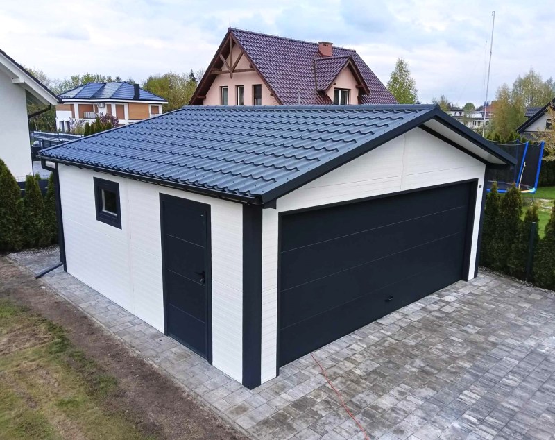 garaż z płyty warstwowej