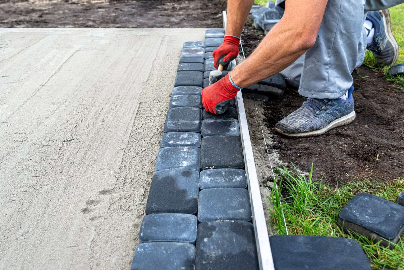 Jak przygotować podłoże pod garaż blaszany? Krok po kroku