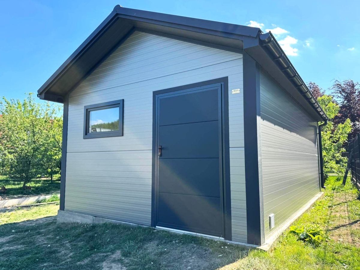 garaż z płyty warstwowej 4x6 ral 9007
