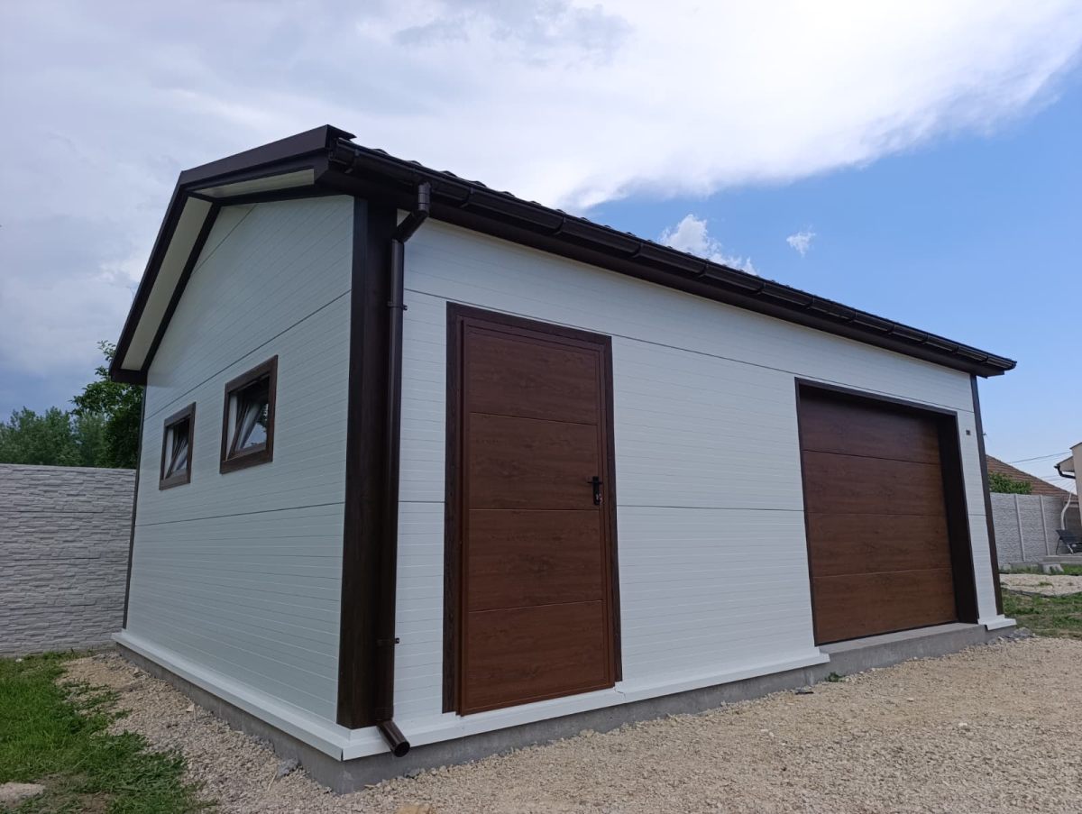garaż z płyty warstwowej 6,90x5,30